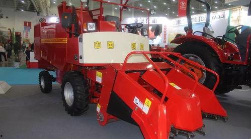 国产收获机倒车视频